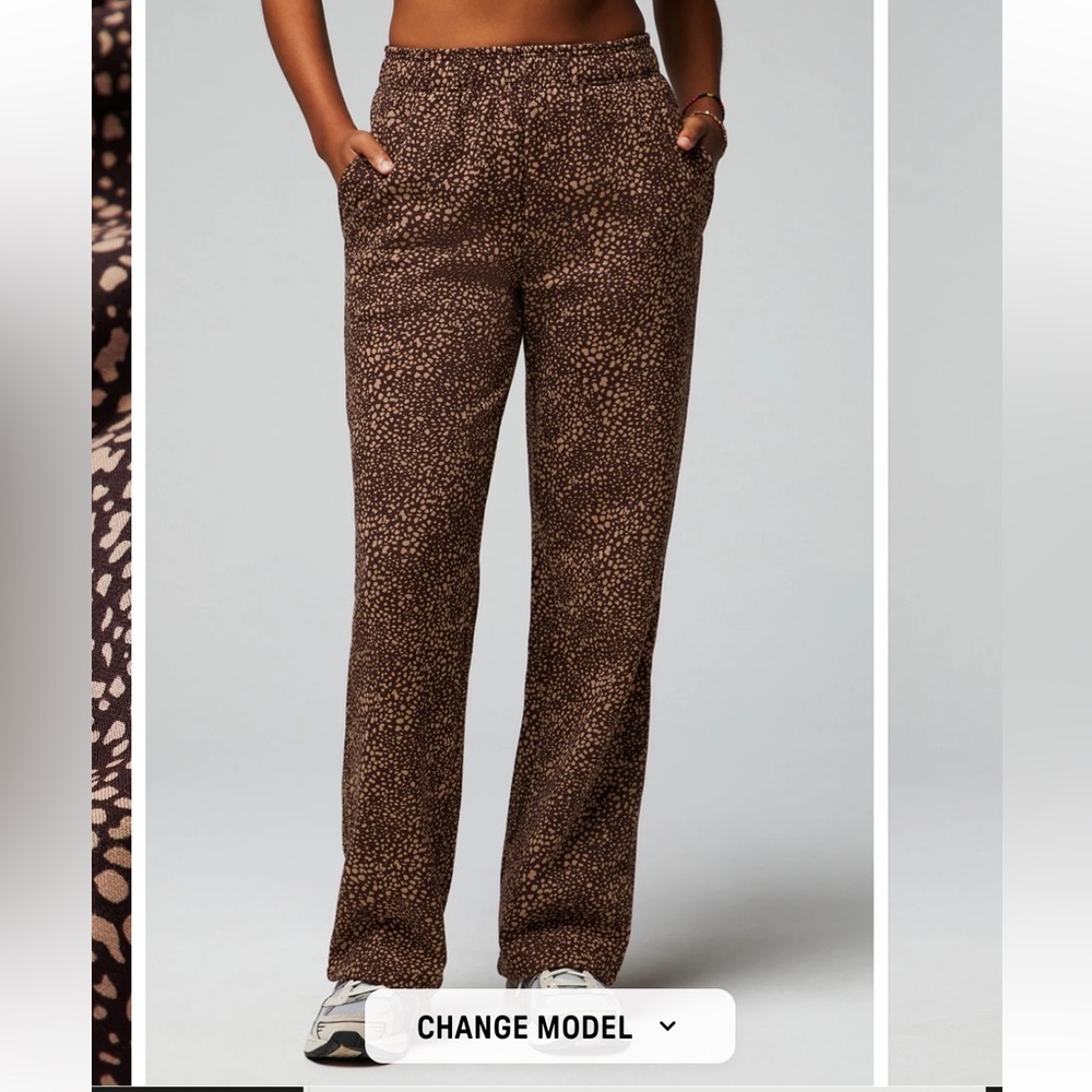New Fabletics Cozy Fleece Wide‎ Leg Sweatpants Cacao Spotted Animal